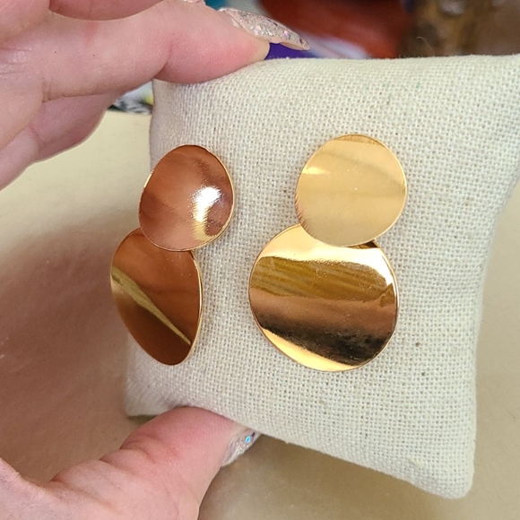 Stud Earrings Gold Tone Modern Metal Disc Minimalist Simple Style Lightweight - Picture 4 of 4